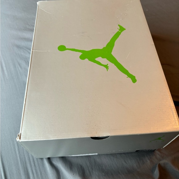 Green bean Jordan’s size 9 - Picture 8 of 8